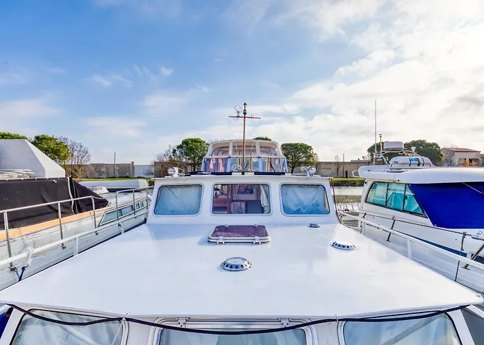 Bateau Gre - Sur Le Quai Botel